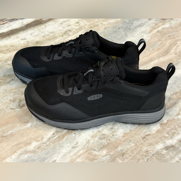 Men’s KEEN Sparta II Work shoes- aluminum toe. Size 9W - Picture 3 of 11